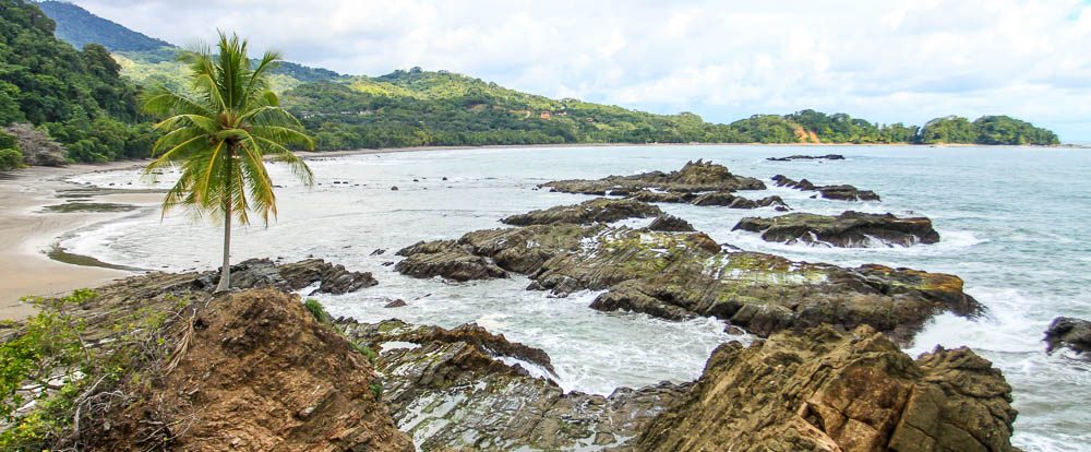 Dominicalito beach and rocky coastline near Casa Cavu