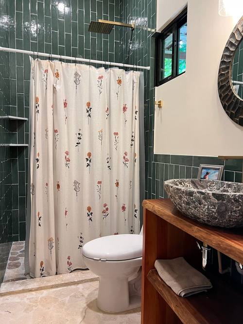 Navy subway tile bath