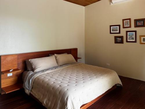 Toucan Room king with garden view